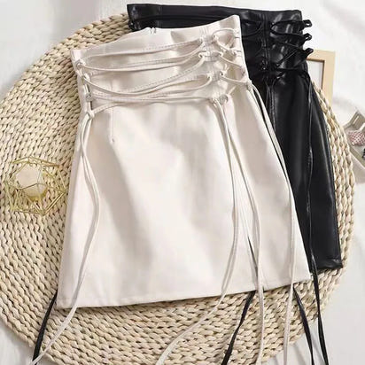 Spódnica Czarna Wiązana Linia z Ekoskóry