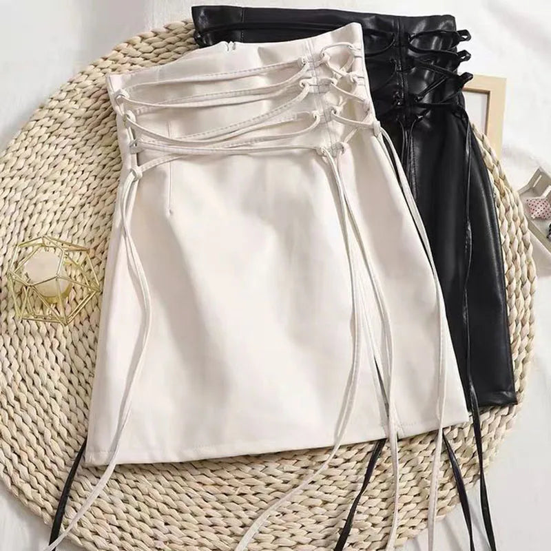 Spódnica Czarna Wiązana Linia z Ekoskóry