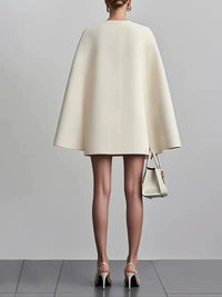 Sukienka Czarna Peleryna Elegance